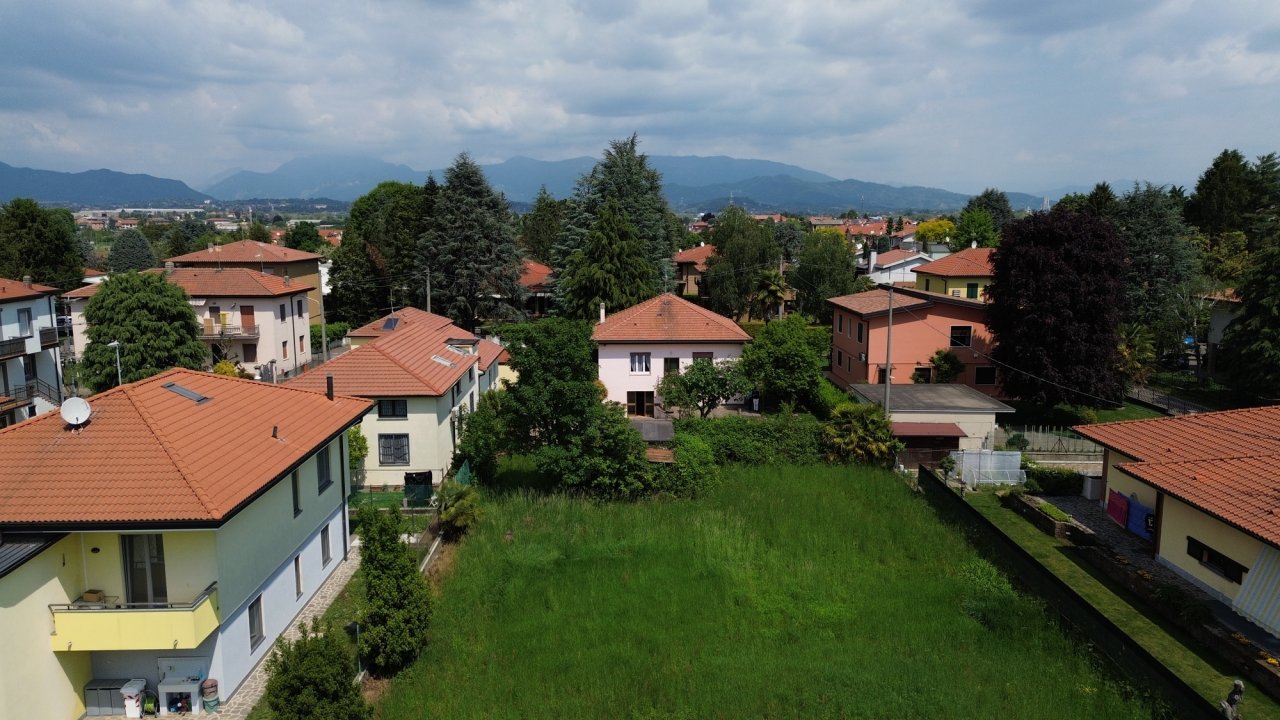 Vendita villa in zona tranquilla Bernareggio Lombardia foto 1